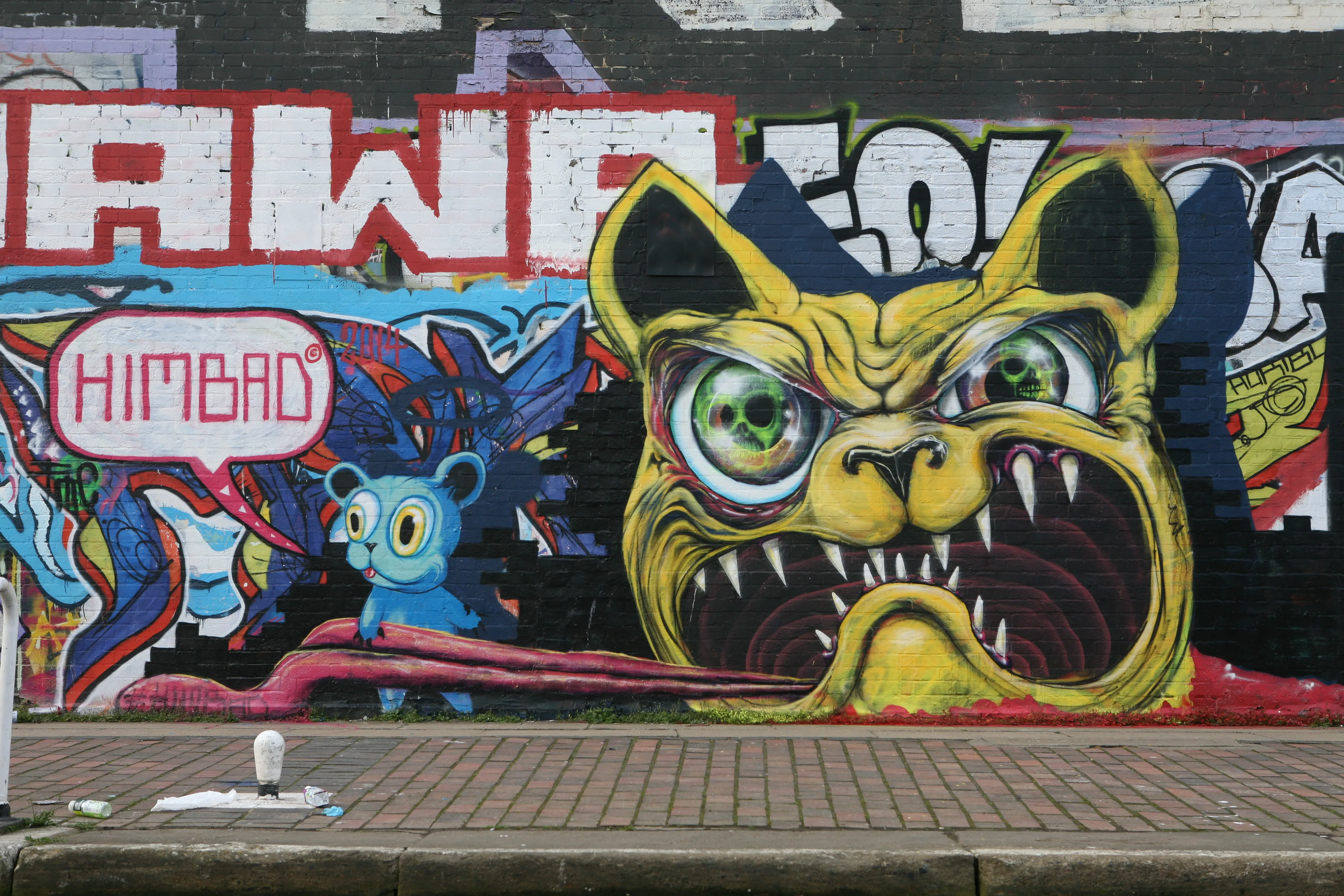 Yellow Fang, wall